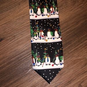 Yule Tie Greetings Christmas Penguin Hallmark New with tag